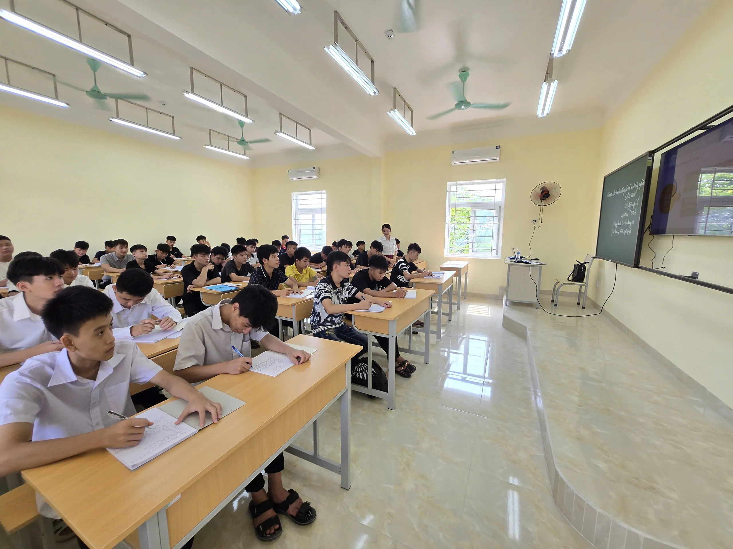 Thumbnail Nội dung về giáo dục nghề nghiệp trong Nghị quyết Đại hội đại biểu đảng bộ tỉnh Tuyên Quang lần thứ I, nhiệm kỳ 2025 - 2030