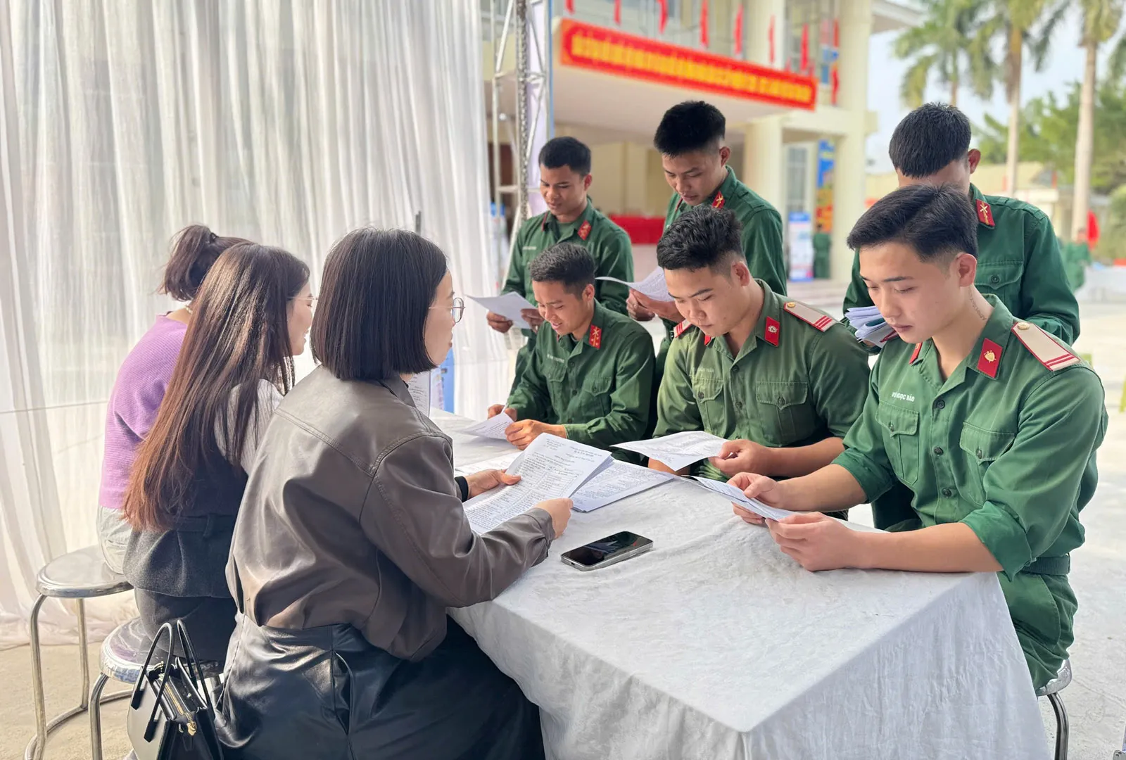 Thumbnail Đồng hành, vững vàng chọn nghề cùng bộ đội - công an hoàn thành nghĩa vụ