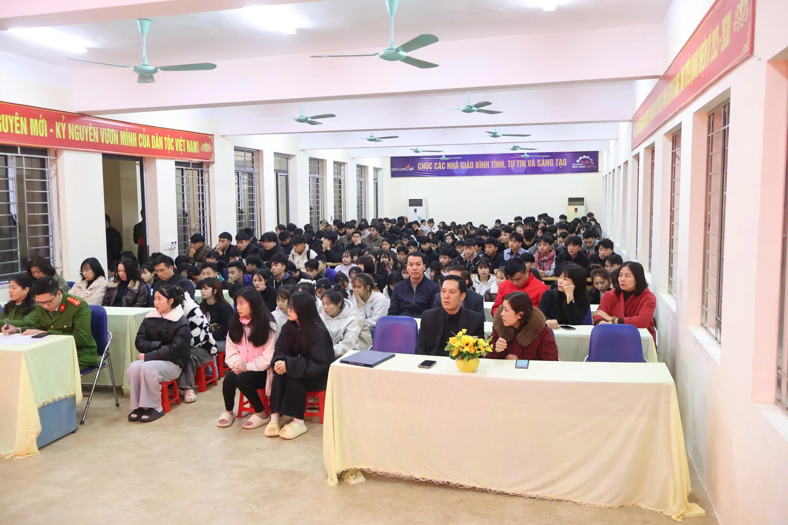 Thumbnail Đối thoại và tuyên truyền phổ biến giáo dục pháp luật cho Học sinh, sinh viên dịp tết Nguyên đán Bính ngọ năm 2026 tại cơ sở 2, phường Hà Giang 2 - Trường Cao đẳng Tuyên Quang